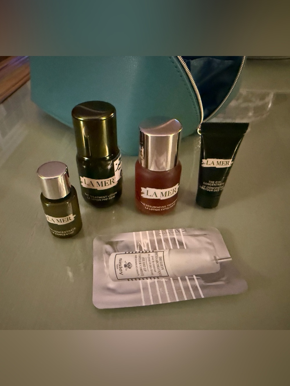 La Mer Blue Makeup Bag, Including 5 Piece La Mer Makeups - Picture 11 of 11